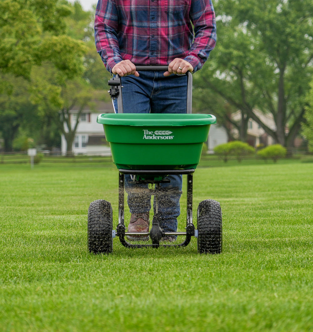 Pacer Pro Spreader Applying